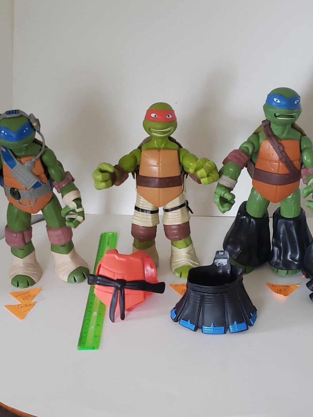 3 - 13" Mutant Ninja Turtles action figures Leonardo& Michelangelo which 1 talks